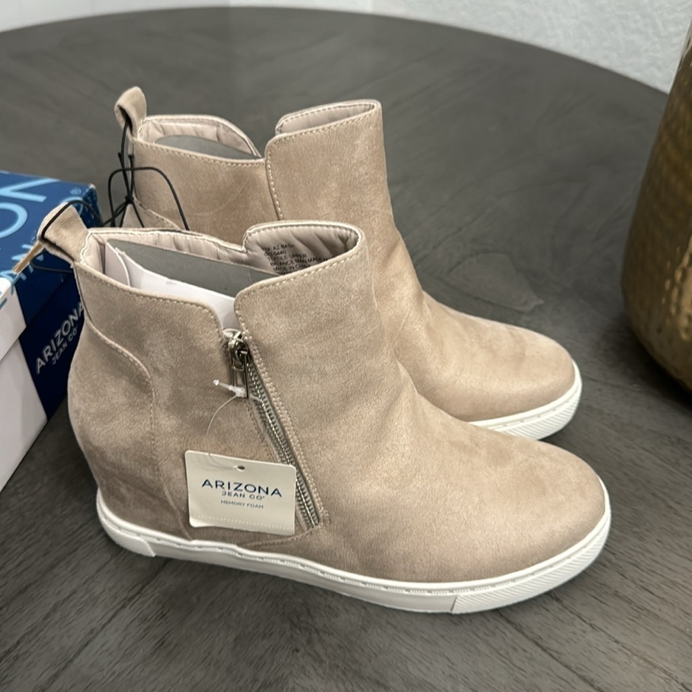 Women's Arizona Bash Boots Side Zipper Memory Foam Color Taupe - Picture 5 of 6